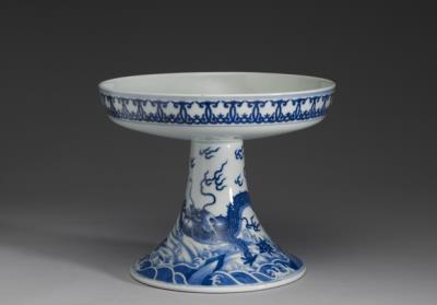 图片[3]-Dou stem bowl featuring fish transforming into dragon decoration in underglaze blue, Qing dynasty, Qianlong reign (1736-1795)-China Archive